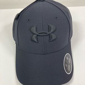 Under Armour fitted black hat